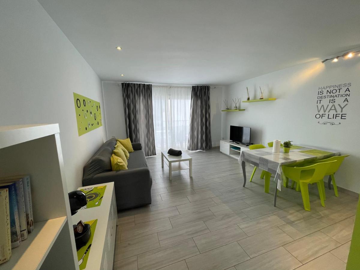 Pistachio Apartment 323 - Lanzarote Apartment كوستا تاغيسي المظهر الخارجي الصورة
